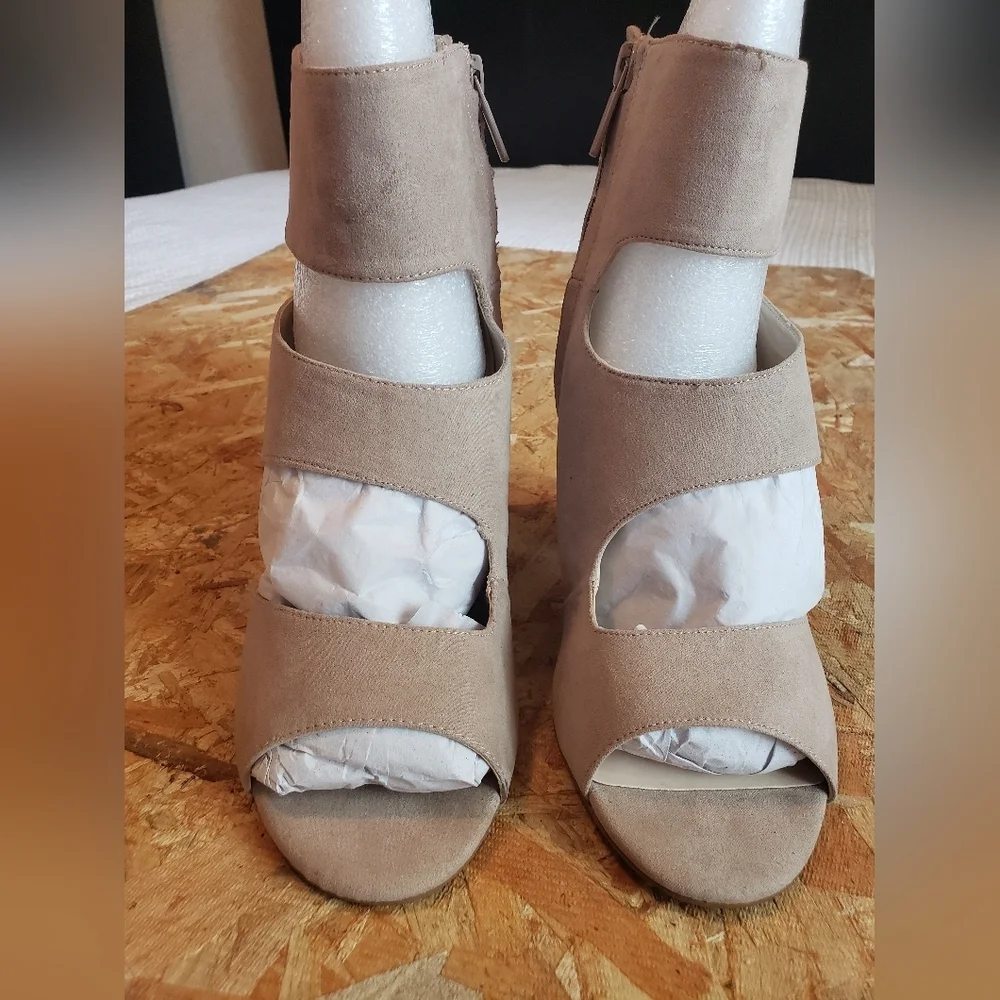 NEW TORRID SANDALS HEELS - Picture 7 of 7